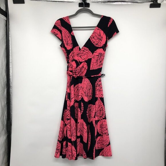 Maggy London Coral Leaf Pattern Faux Wrap Dress Size 4 - Picture 4 of 16